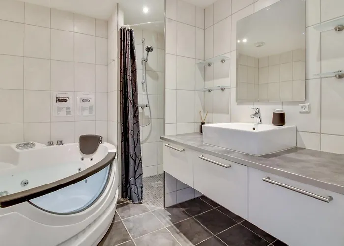 Сasa de vacaciones Eda - 3-5km From The Sea By Interhome